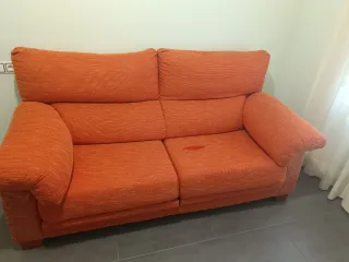 Sofá naranja de tela