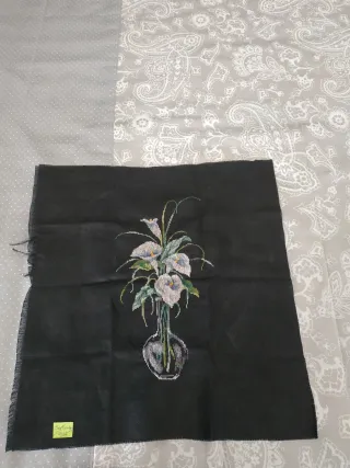 Cuadro punto de cruz flores jarron