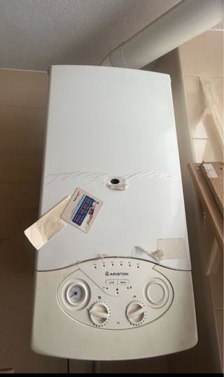 Caldera Ariston Blanca