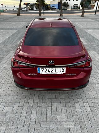 Lexus ES 2020
