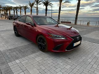 Lexus ES 2020