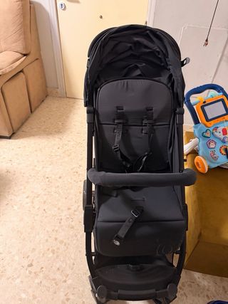 Silla de paseo negra para bebé