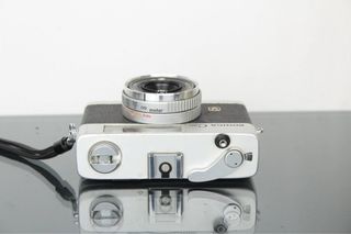 Cámara Konica C35 Analógica Plata y Negra