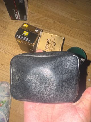 Cámara Konica C35 Analógica Plata y Negra