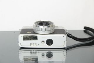 Cámara Konica C35 Analógica Plata y Negra