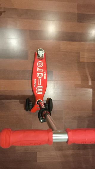 Patinete 3 Ruedas Maxi Micro color Rojo