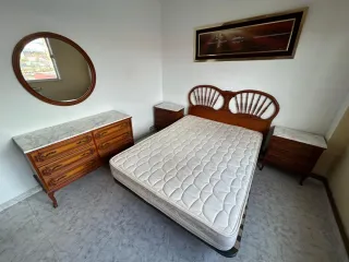 Cómoda antigua madera y mármol