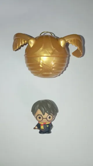 Figura Harry Potter con Snitch Dorada