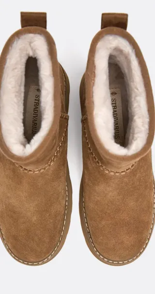 Botines estilo UGG  Stradivarius piel beige 38