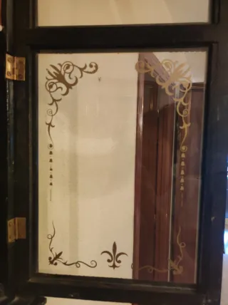 Reloj de péndulo antiguo de madera