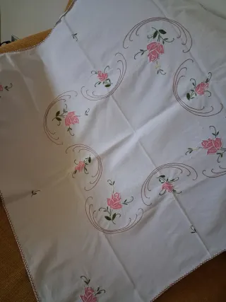 Tovaglia da tè ricamata a mano