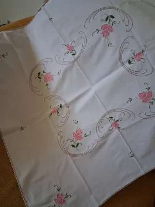 Tovaglia da tè ricamata a mano