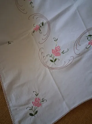 Tovaglia da tè ricamata a mano