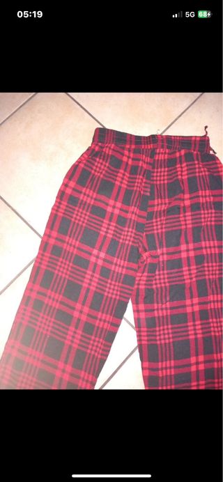 Pantaloni quadri rossi e neri elasticizzati L