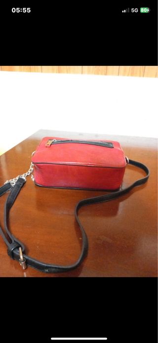 Borsetta rossa con tracolla