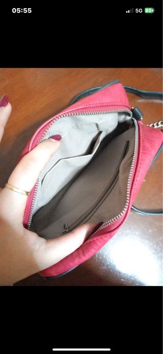 Borsetta rossa con tracolla