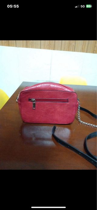 Borsetta rossa con tracolla