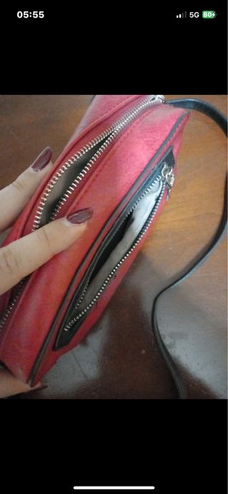 Borsetta rossa con tracolla