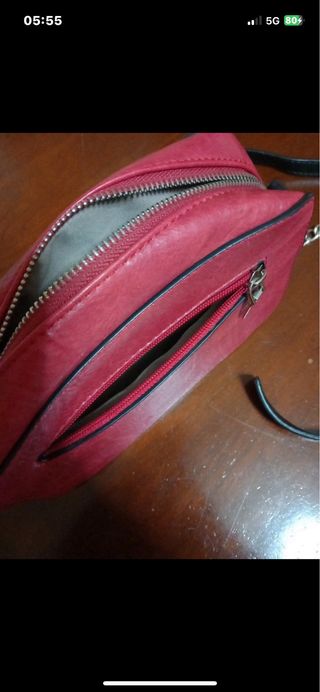 Borsetta rossa con tracolla