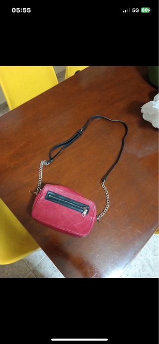 Borsetta rossa con tracolla