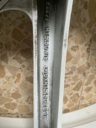 Llanta Trasera Honda RC30