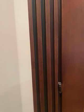 mueble vitrina madera maciza clásica. oportunidad