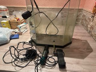 2 acuarios/gambarios completos.