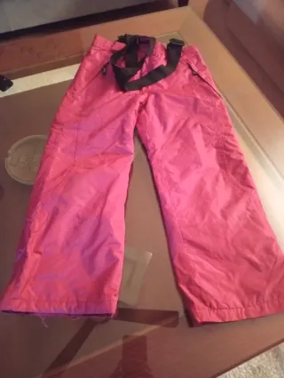 Pantalón de esquí rosa con tirantes