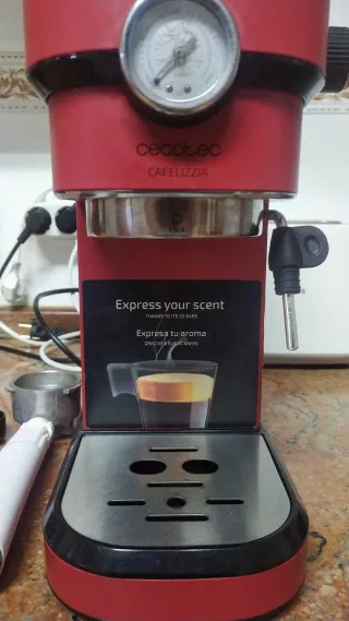 Cafetera Cecotec Cafelizzia 790 Shiny Pro