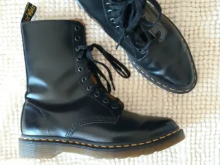 Anfibi Dr. Martens 10 buchi e zip punta Tg 41
