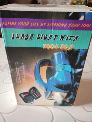 Torcia multifunzione con kit attrezzi