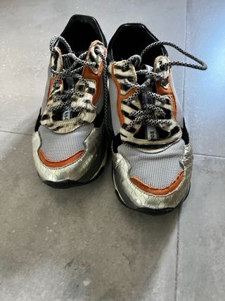 Zapatillas Talla 40 Plata y Negro