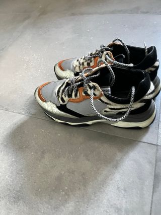 Zapatillas Talla 40 Plata y Negro