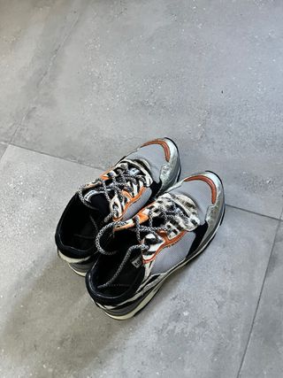 Zapatillas Talla 40 Plata y Negro