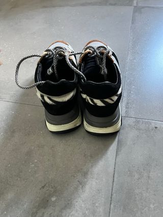 Zapatillas Talla 40 Plata y Negro