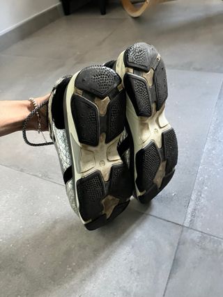 Zapatillas Talla 40 Plata y Negro