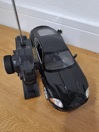 Coche teledirigido negro