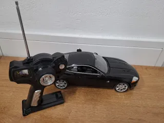 Coche teledirigido negro