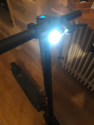 Patinete Eléctrico,sin cargador, a veces funciona