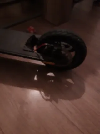 Patinete Eléctrico,sin cargador, a veces funciona