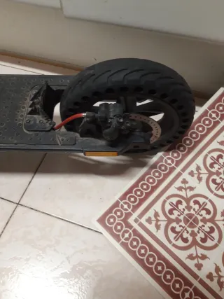 Patinete Eléctrico,sin cargador, a veces funciona