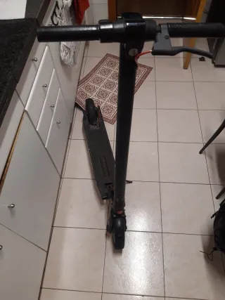 Patinete Eléctrico,sin cargador, a veces funciona