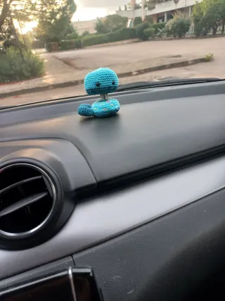 Pupazzetti uncinetto per cruscotto auto