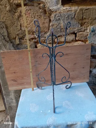 Porta vasi in ferro battuto