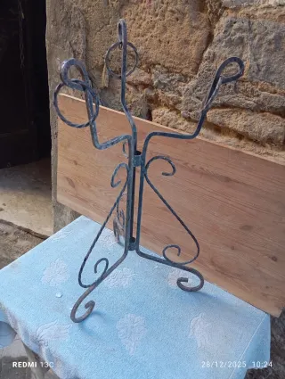 Porta vasi in ferro battuto