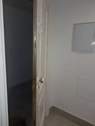 Puerta de entrada de madera