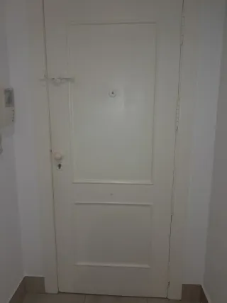 Puerta de entrada de madera