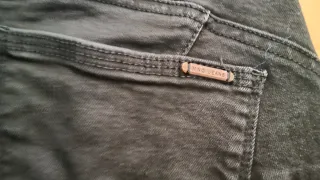 Pantalón pitillo negro Mango Talla 38