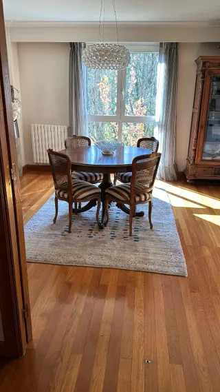 Mesa de comedor y 4 sillas