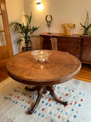 Mesa de comedor y 4 sillas